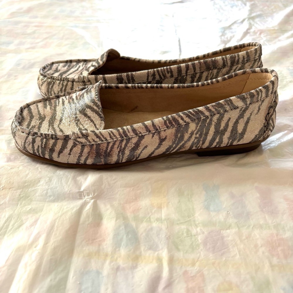 NWOT Aerosoles Nu Day Zebra Calf Loafers Cream black with metallic sheen SZ 8 M